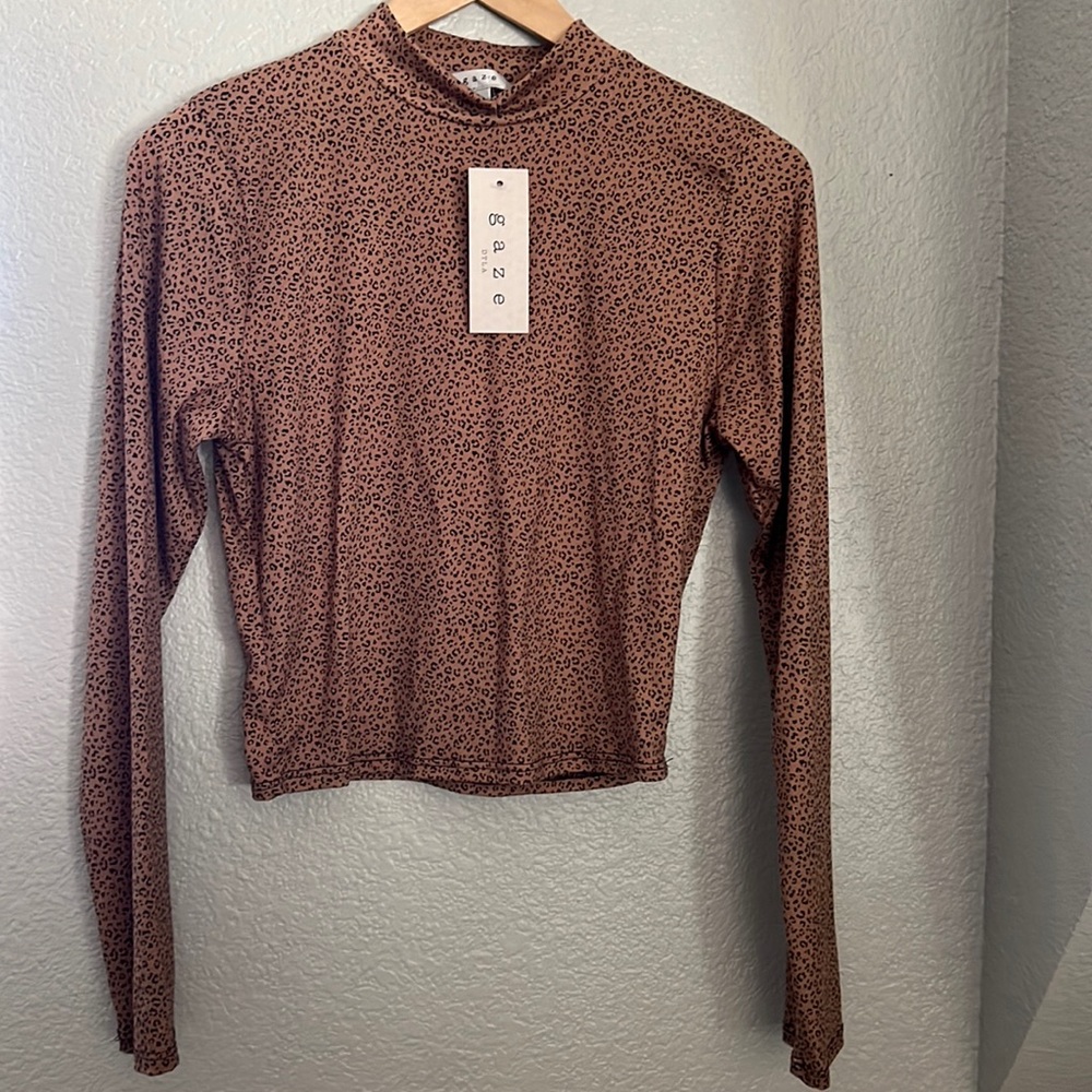 “Gaze” L/S crop